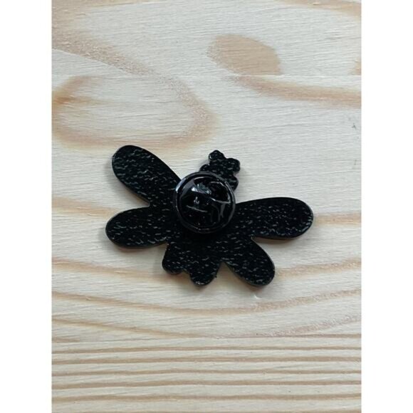 Fairy Guinea Pig Enamel Pin With Pink Wings & Flower Crown Cute Accessory - Picture 4 of 4